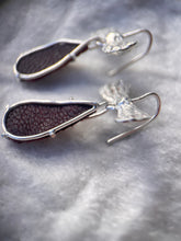 Load image into Gallery viewer, Magenta Bow earrings
