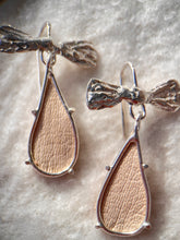 Load image into Gallery viewer, Sandy Bow Earrings
