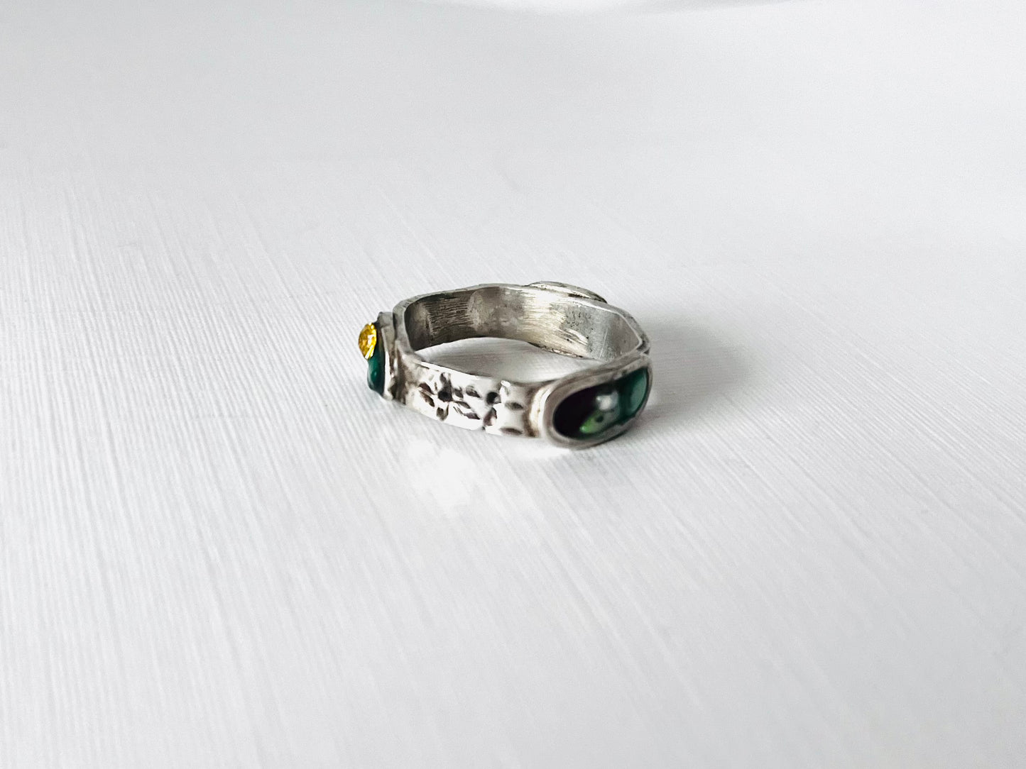 Resin bead ring