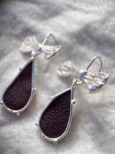Load image into Gallery viewer, Magenta Bow earrings
